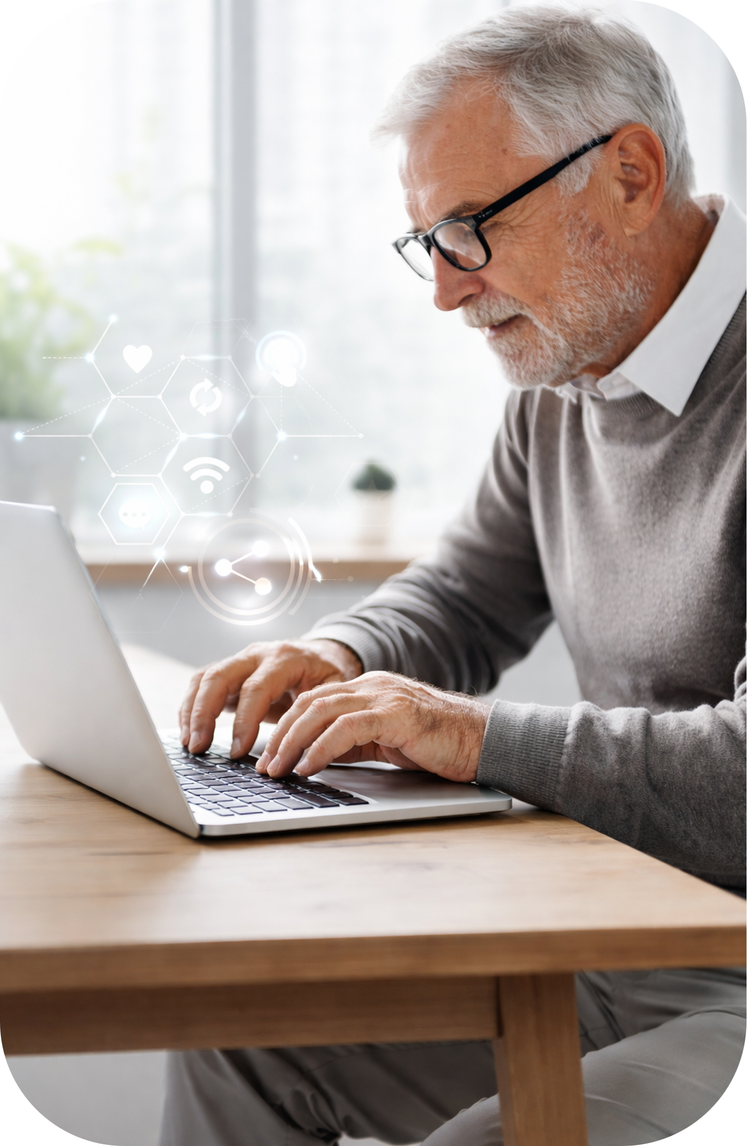 Home maior frente a un portatil