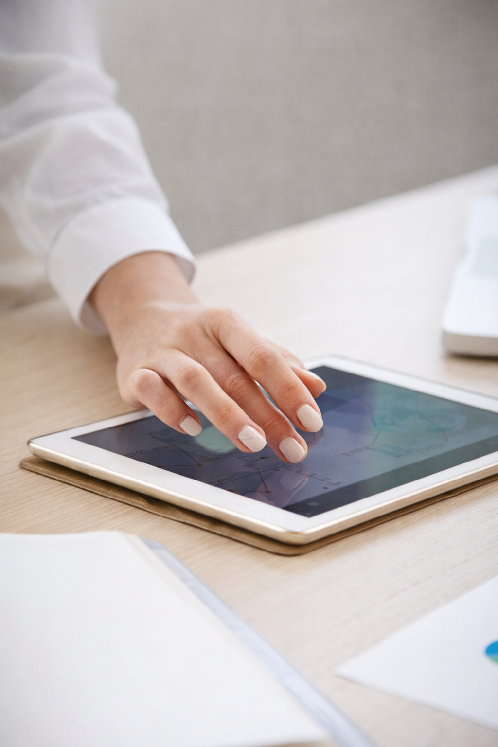 Tablet sobre unha mesa